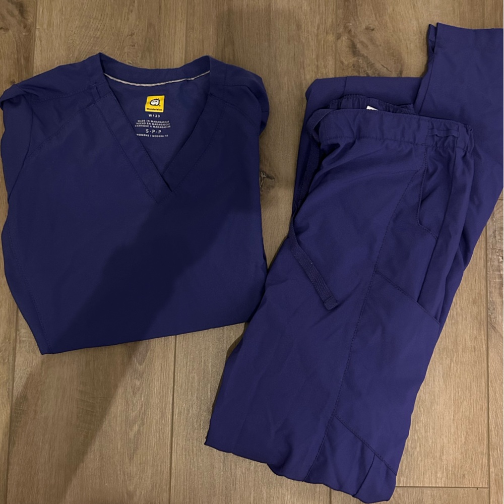 Wonderwink small scrubs